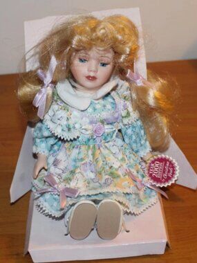 Porcelain Collector Doll 2000 Y2K Collection Christina Verdi